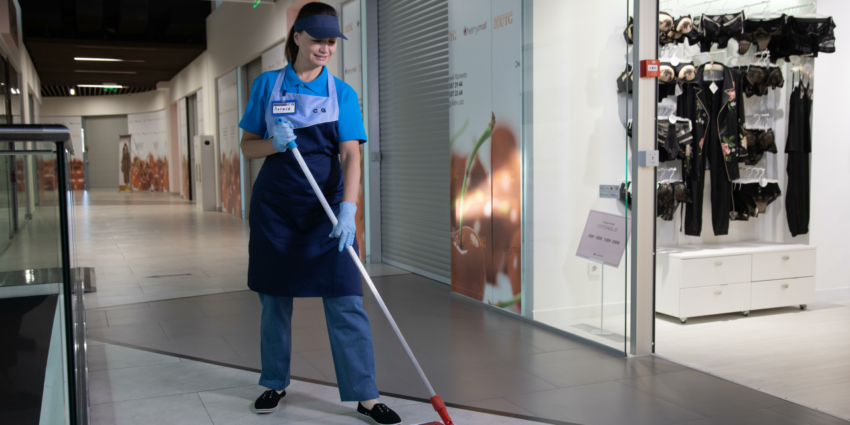 Make provision for a rainy day but in good time, or how to overcome the autumn mud in the shopping center? 12