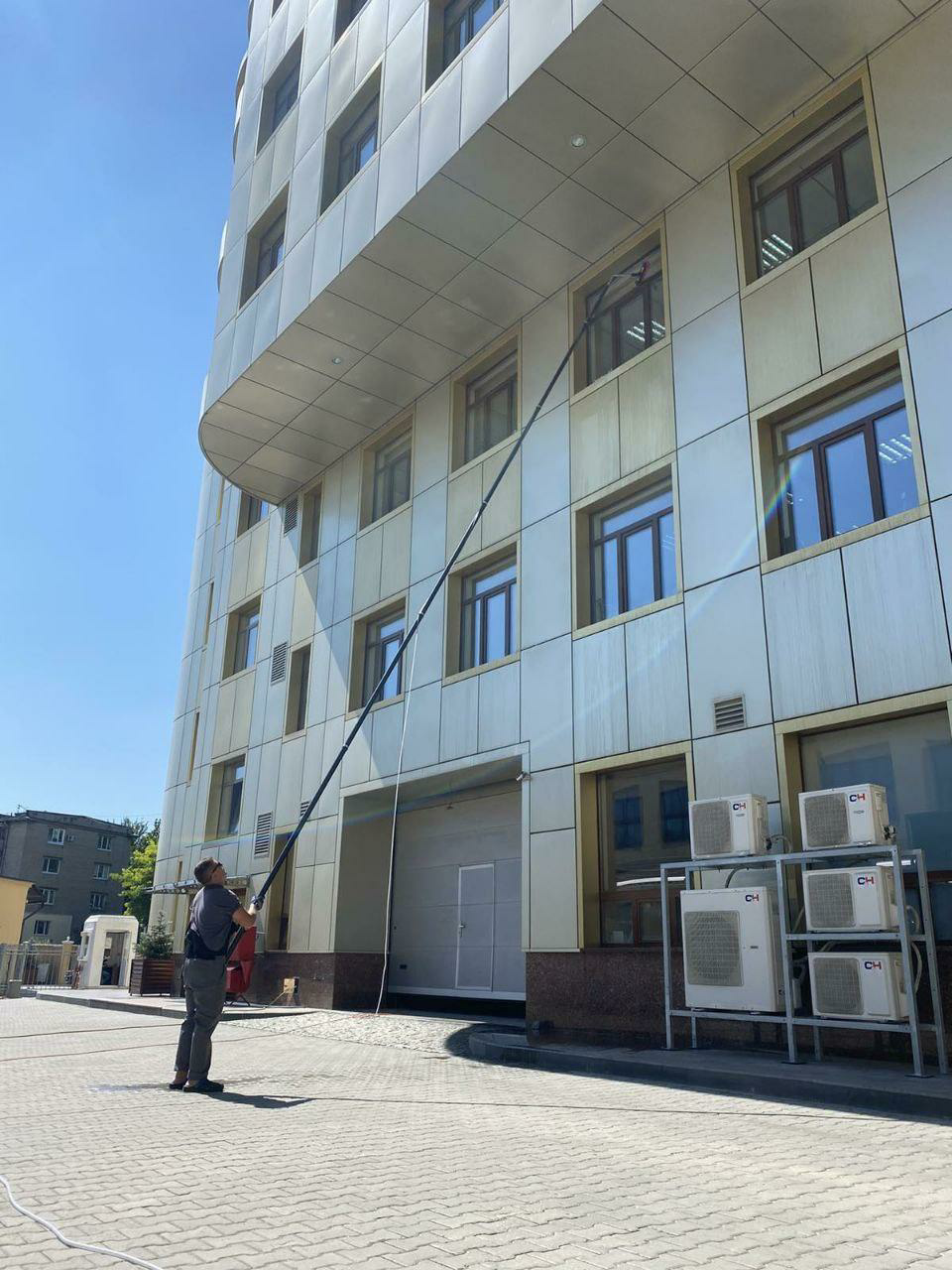 Usługi czyszczenia elewacji i okien na wysokości 3 Usługi sprzątania