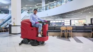 Головна 88 Професійний клінінг у ТРЦ: використання сучасної техніки CPG для підтримання чистоти мармурової підлоги.